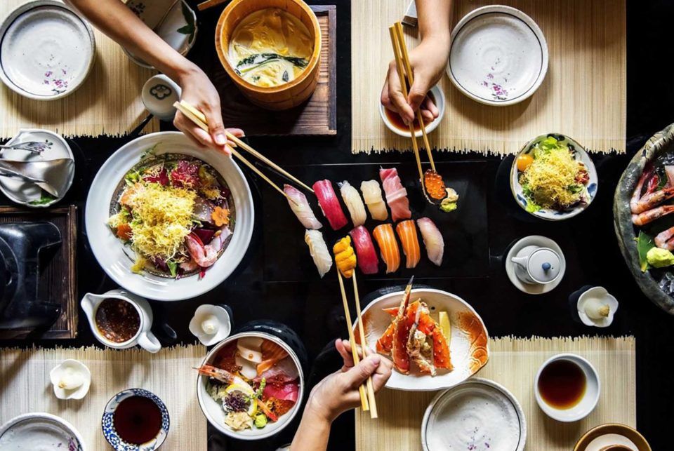Galateo a tavola - Mangiare sushi